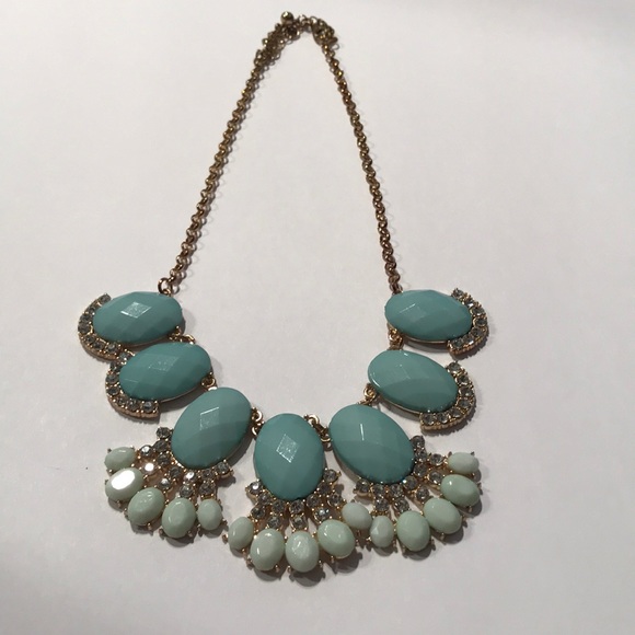 🌺 3 for $15 🌺 Mint and Gold Statement Necklace - Picture 2 of 3